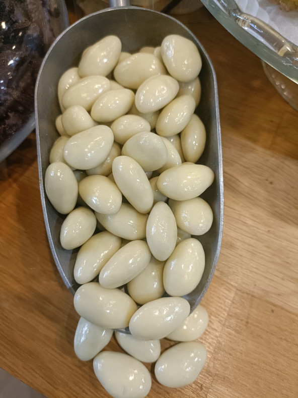 Amandes Choco Neige – Douceur glacée en enrobage chocolaté