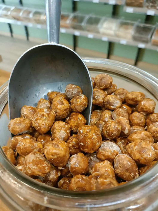 Noix de macadamia caramélisées faites maison