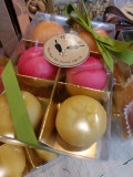 Pâte d'amande en forme de fruit artisanale